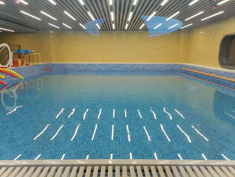 妇产医院游泳池
