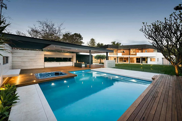 别墅庭院恒温泳池